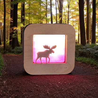 Maple Wildlife LED Dusk to Dawn Sensor Night Light – Handcrafted Wooden Animal Night Lamp – Rustic Cabin & Nature Décor – Gift for Wildlife Lovers
