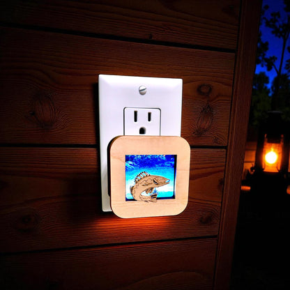 Maple Wildlife LED Dusk to Dawn Sensor Night Light – Handcrafted Wooden Animal Night Lamp – Rustic Cabin & Nature Décor – Gift for Wildlife Lovers