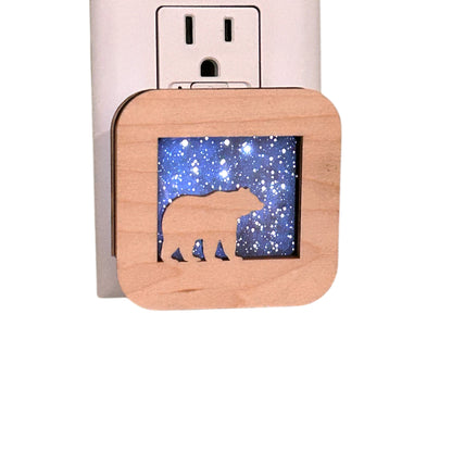 Maple Wildlife LED Dusk to Dawn Sensor Night Light – Handcrafted Wooden Animal Night Lamp – Rustic Cabin & Nature Décor – Gift for Wildlife Lovers