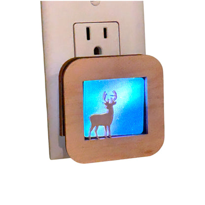 Maple Wildlife LED Dusk to Dawn Sensor Night Light – Handcrafted Wooden Animal Night Lamp – Rustic Cabin & Nature Décor – Gift for Wildlife Lovers