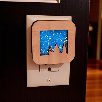 Maple Wildlife LED Dusk to Dawn Sensor Night Light – Handcrafted Wooden Animal Night Lamp – Rustic Cabin & Nature Décor – Gift for Wildlife Lovers